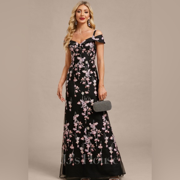 Floral Cold-Shoulder Mermaid Gown - Picture 5 of 6